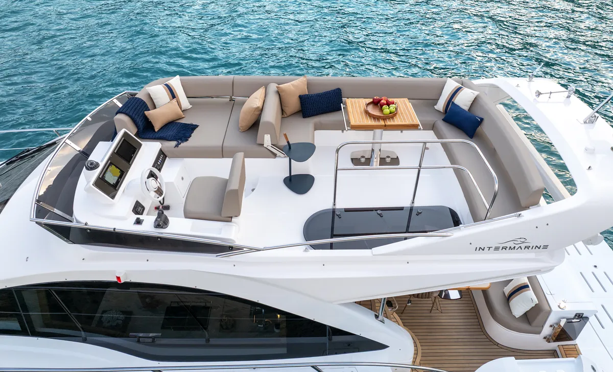 Intermarine 45 — Exterior