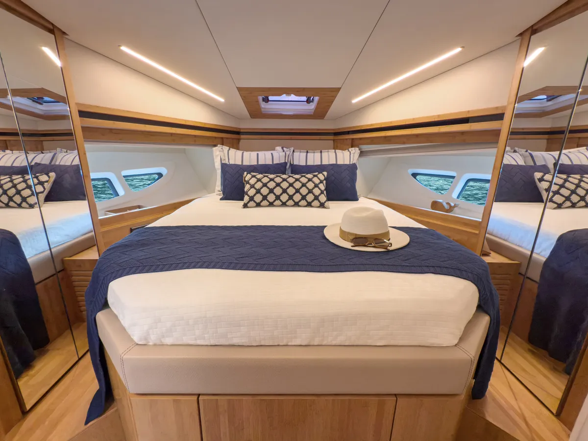Intermarine 45 — Suítes