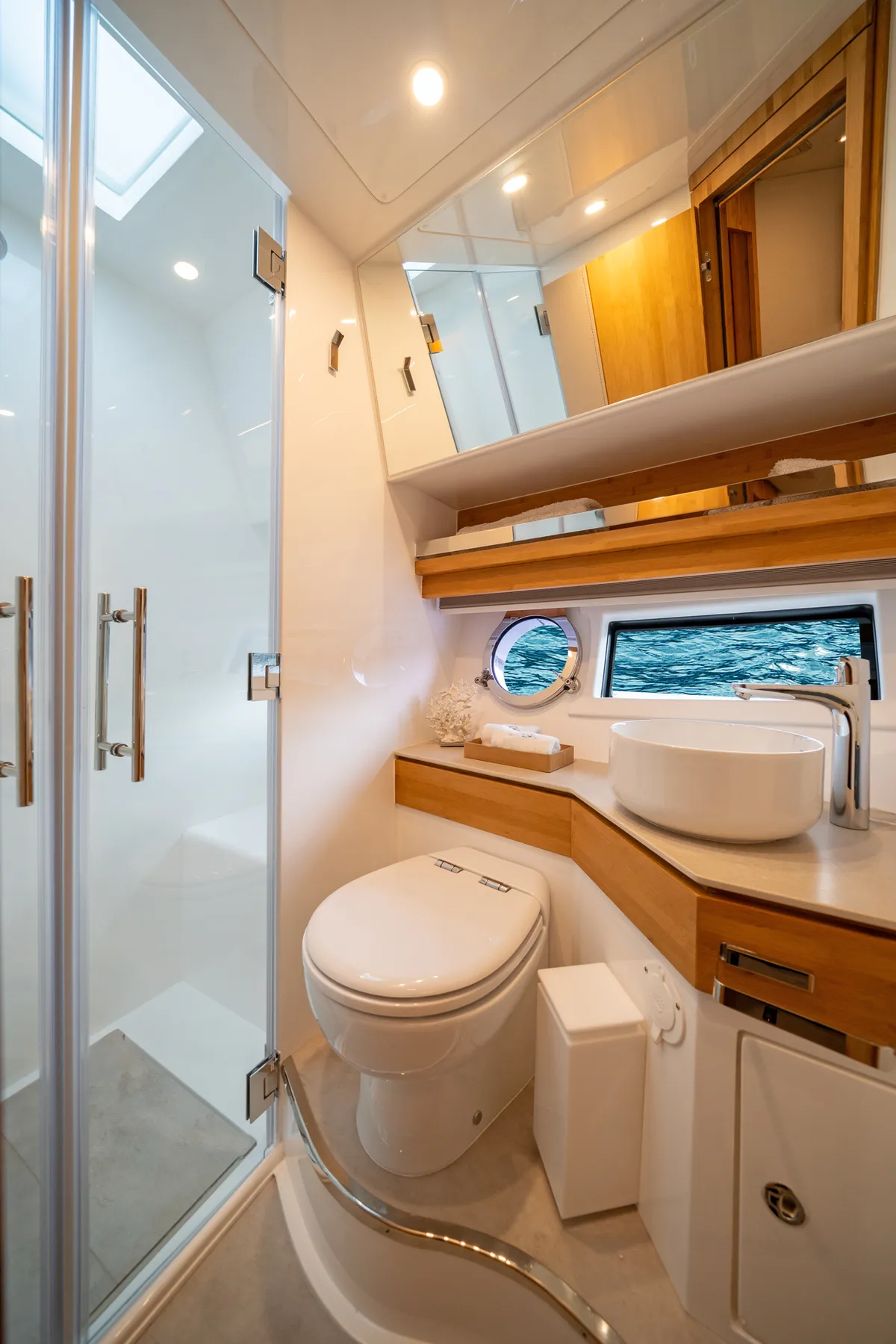 Intermarine 45 — Suítes