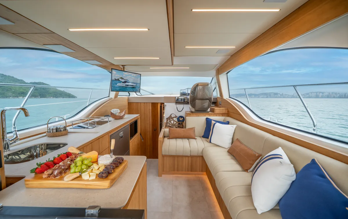 Intermarine 45 — Salão