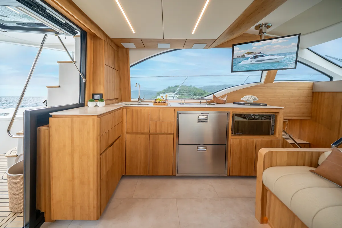 Intermarine 45 — Salão
